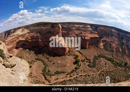 Sous le rocher, Canyon de Chelly National Monument, Arizona, USA Banque D'Images