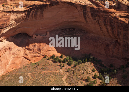 Sous le rocher, Canyon de Chelly National Monument, Arizona, USA Banque D'Images