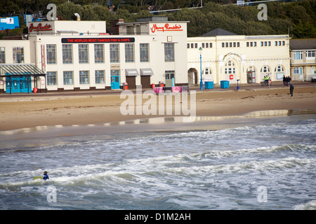 Harry Ramsden's Harry Ramsden le Fish & chips le plus célèbre au monde à Bournemouth Beach, Dorset UK le jour de Noël Banque D'Images