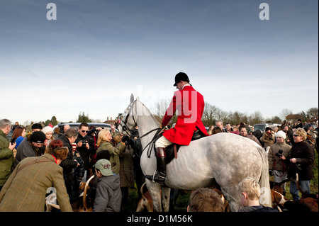 L'Essex Hunt au village vert pour le traditionnel Boxing Day rencontrez. Banque D'Images