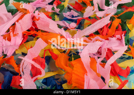 Arrière-plan de nombreux morceaux de papier déchiré Banque D'Images