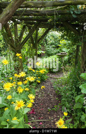 Dans Archway cottage garden, Cottage Farm Banque D'Images