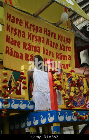 Dévot Hare Krishna Ratha Yatra Festival à Char Banque D'Images