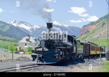 Durango Silverton Narrow gage d'été tous les jours de chemin de fer à vapeur passe à travers les canyons des montagnes du Colorado Banque D'Images