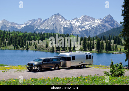 Camping Lac Molas haut au-dessus de la ville de Silverton Colorado dans les montagnes de San Juan Banque D'Images