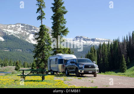 Camping Lac Molas haut au-dessus de la ville de Silverton Colorado dans les montagnes de San Juan Banque D'Images