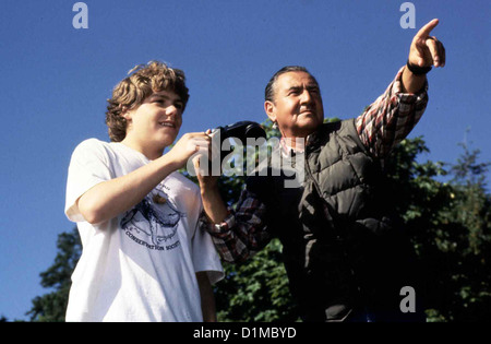 Free Willy 2 - Freiheit in Gefahr Free Willy 2 Jason James Richter, August Schellenberg Jesse (Jason James Richter,l) erlebt Banque D'Images