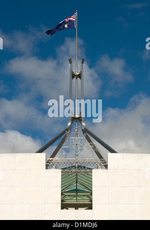 L'imposante structure du poteau du drapeau Australie Parlement Chambre Banque D'Images