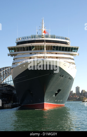 Un navire de croisière de luxe amarrés dans le port de Sydney, Australie Banque D'Images