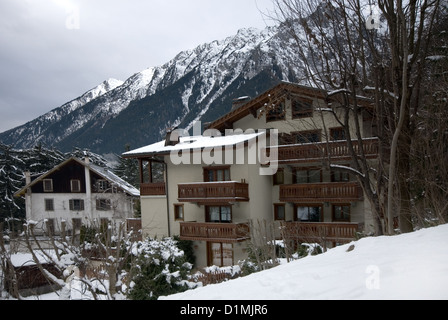 Alpine chalets dans la station de ski, Chamonix Banque D'Images