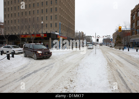 Les rues couvertes de neige au centre-ville de Saskatoon, Saskatchewan, Canada Banque D'Images