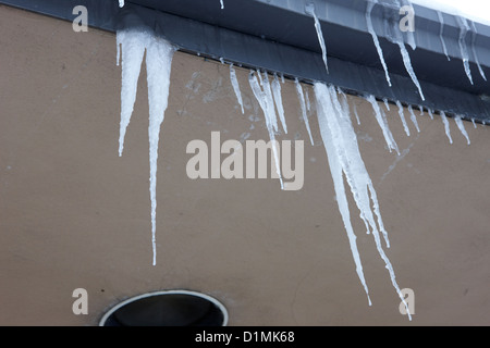 Bâtiment de glaçons pendant de caniveau Saskatoon Saskatchewan Canada Banque D'Images