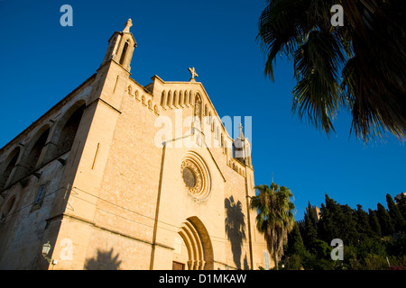 Artà, Majorque, Iles Baléares, Espagne. Façade de l'église paroissiale, l'Església Parroquial de la Transfiguració del senyor. Banque D'Images