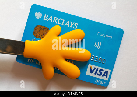 Yellow hands holding Barclays se connecter carte Visa Débit réglé sur fond blanc Banque D'Images