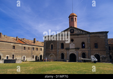 Bâtiment de garnison, fort de Bellegarde, Le Perthus, Pyrénées-Orientales, Languedoc-Roussillon, France Banque D'Images