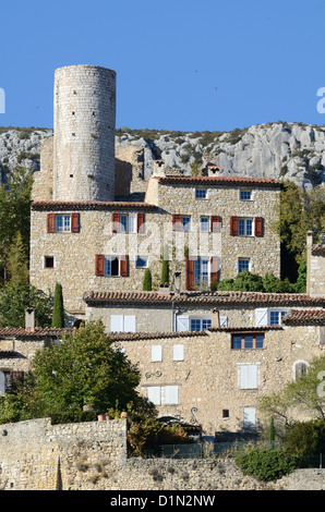 Village de Bargème avec château féodal, château médiéval ou fort et maisons de village Var Provence France Banque D'Images