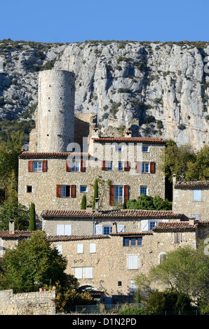 Village de Bargème avec château féodal, château médiéval ou fort et maisons de village Var Provence France Banque D'Images