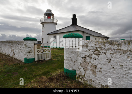 Phare sur Inner Farne, Iles Farne, Northumberland, England Banque D'Images