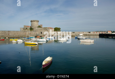 Port de Socoa à la Côte basque française. Socoa, baie de Saint Jean de Luz, France. Banque D'Images