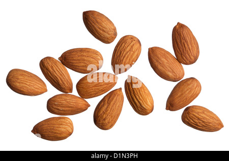 Amandes isolé sur fond blanc Banque D'Images