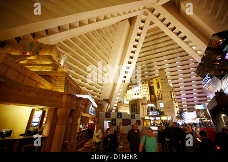 L'intérieur de la pyramide du Luxor Resort Hotel and Casino Las Vegas NEVADA USA Banque D'Images