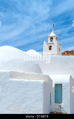 Au sud de la Tunisie, la mosquée de l'ancien village berbère de Chennini Banque D'Images