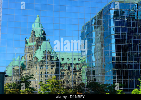 La construction de l'Édifice de la Confédération, Ottawa, Ontario, Canada réflexion Capitale nationale Banque D'Images