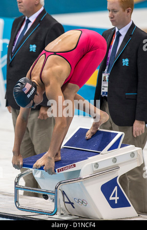 Rebecca Soni (USA) gagnant de la médaille d'or dans le 200 mètres brasse au Jeux Olympiques d'été 2012 Banque D'Images