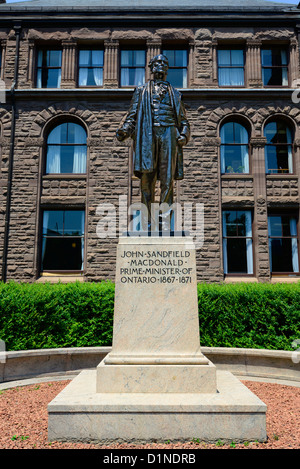 Statue de John Sandfield MacDonald Assemblée législative Queen's Park Toronto (Ontario) Canada Banque D'Images