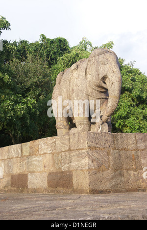 Grande sculpture de l'éléphant sur le Temple de Konarak, Orissa, Inde, Asie Banque D'Images