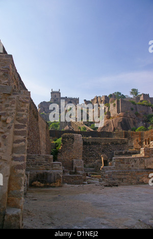 Citadelle massive ruines du fort Golconda, Hyderabad, Andhra Pradesh, Inde, Asie Banque D'Images