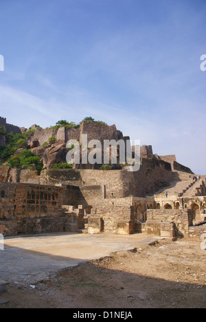 Citadelle massive ruines du fort Golconda, Hyderabad, Andhra Pradesh, Inde, Asie Banque D'Images