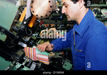 Célèbre fabrique d'artisanat Catalan sandale Saint Laurent de Cerdans, Pyrénées-Orientales, Languedoc-Roussillon, France Banque D'Images