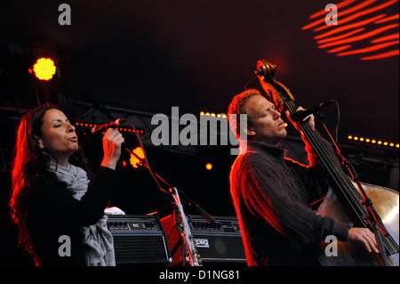 Le contrebassiste israélien Avishai Cohen sur scène à la Stockholm Jazz Festival. Banque D'Images