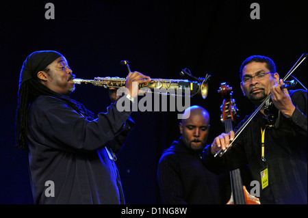 Groupe de jazz contemporain effectue à Stockholm Jazz Festival. Le chef est Courtney Pine, multi-instrumentiste britannique. Banque D'Images