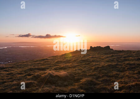 Great Malvern, Worcestershire, Royaume-Uni le mardi, 1 janvier, 2013. Le soleil se lève sur la rivière Severn inondés pour la première fois en 2013, vu depuis les collines au-dessus de Great Malvern le jour de l'an. Crédit : David Isaacson / Alamy Live News Banque D'Images