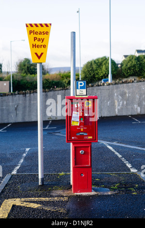 Ticket machine à un parking Payez et affichez Banque D'Images