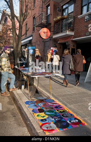 Vente trottoir le long de Bedford Avenue, Williamsburg, Brooklyn, New York Banque D'Images