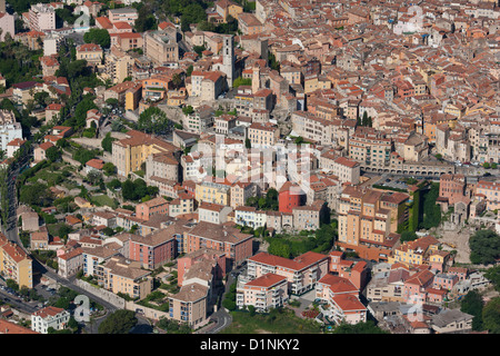 VUE AÉRIENNE.La vieille ville de Grasse.Côte d'Azur, France. Banque D'Images