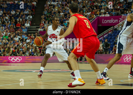 Chris Paul (USA) qui se font concurrence sur la médaille d'or jeu de basket-ball aux Jeux Olympiques d'été, Londres 2012 Banque D'Images