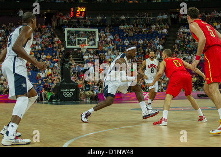 Lebron James (USA) qui se font concurrence sur la médaille d'or jeu de basket-ball aux Jeux Olympiques d'été, Londres 2012 Banque D'Images