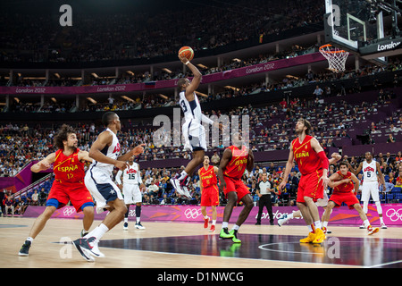 Chris Paul (USA) qui se font concurrence sur la médaille d'or jeu de basket-ball aux Jeux Olympiques d'été, Londres 2012 Banque D'Images