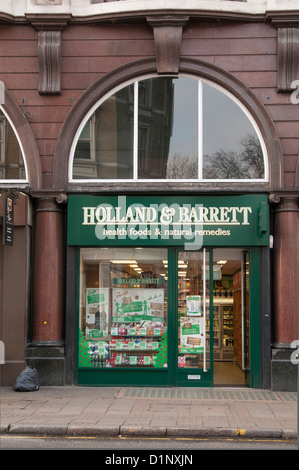 Holland & Barrett health food store sur Tottenham Court Road, Londres, Royaume-Uni. Banque D'Images