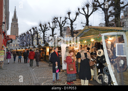 Marché de Noël à Simon Stevinplein, centre historique de Brugge, Bruges, Flandre occidentale Province, Région flamande, Belgique Banque D'Images