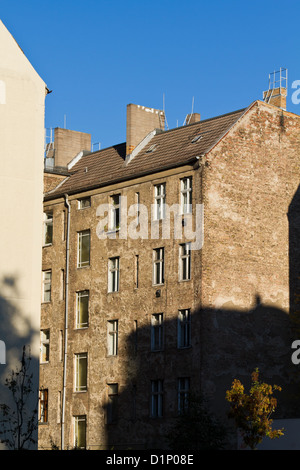 Façade extérieure typique à Prenzlauer Berg à Berlin, Allemagne Banque D'Images