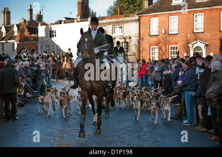 Waveney Harriers Boxing Day Hunt laisser Bungay dans le Suffolk en Angleterre. 26-12-2012 Banque D'Images