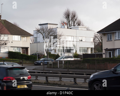 Un livre blanc l'art déco des années 1920 ou 1930, à New Malden, south west London Banque D'Images