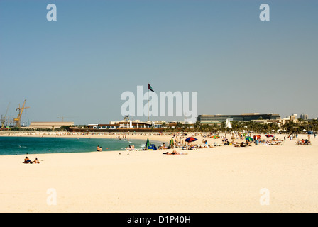 La plage sur la plage de Jumeirah, Dubaï Banque D'Images