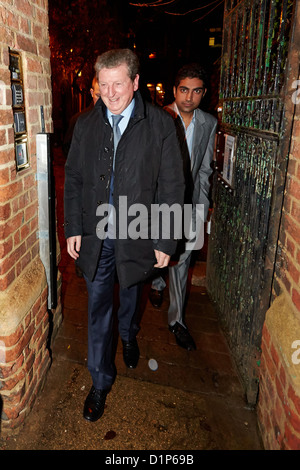 Angleterre football manager Roy Hodgson (photo de gauche) quitte après avoir adressé l'Oxford Union Banque D'Images