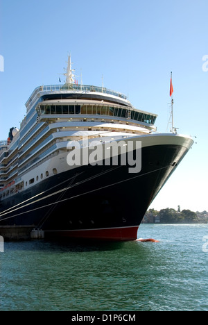 Un navire de croisière de luxe amarrés dans le port de Sydney, Australie Banque D'Images